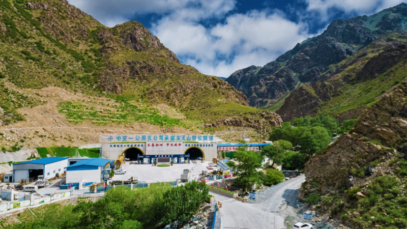 2新疆G575线东天山隧道